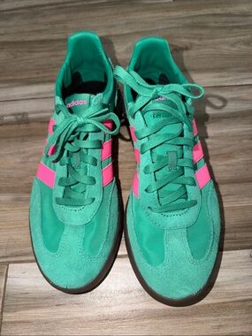 adidas Women's Green & Pink Suede Low-Top Sneakers NWOT size 8.5
